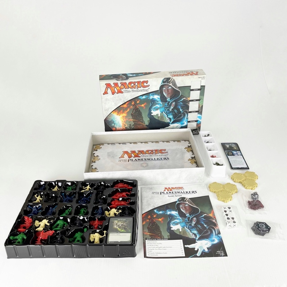 2014 Magic the Gathering Arena of the Planeswalkers Board Game